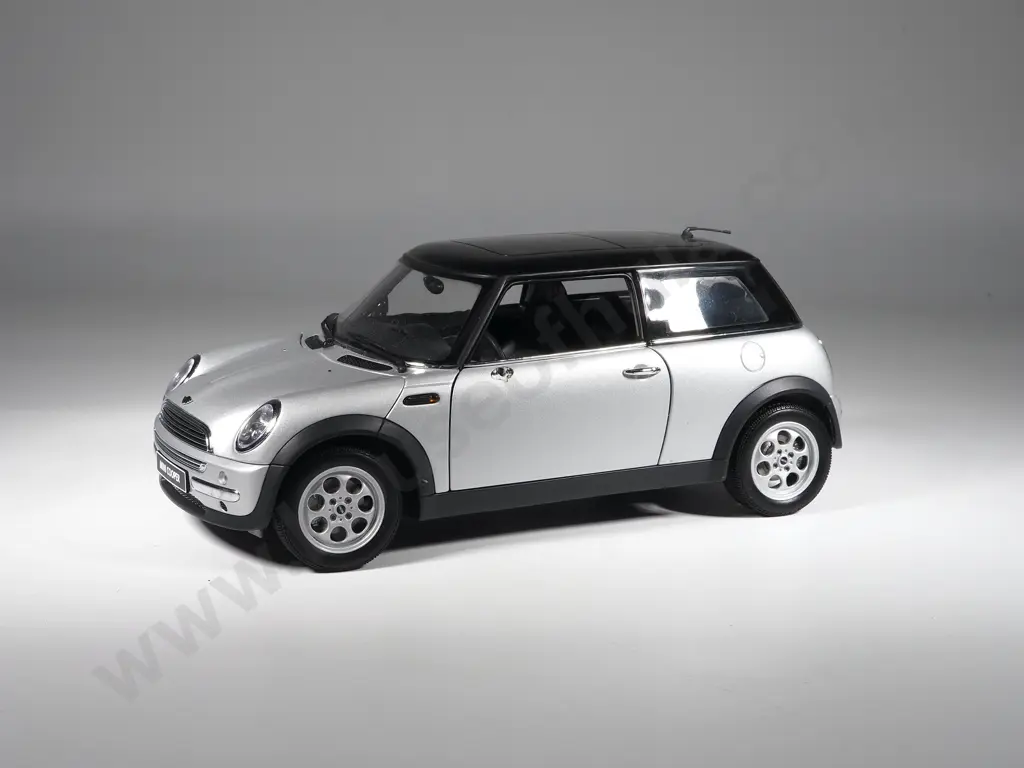 Autoart Model Car 1:18 Millennium Mini Cooper Image 1++