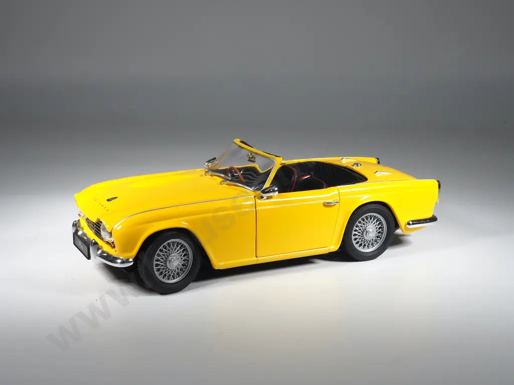 Gadi Model Car 1:18 Triumph TR4 Image 1++