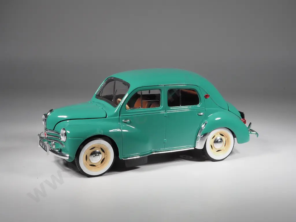 Solido Model Car 1:17 1954 Renault 4CV - With Box Image 1++
