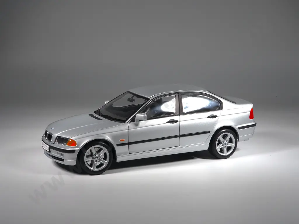 Welly Model Car 1:18 BMW 328i Image 1++