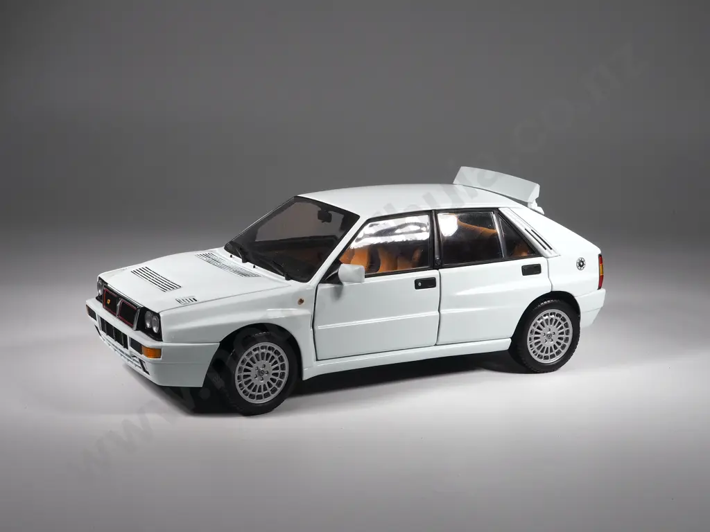 Kysho Model Car 1:18 Lancia Delta Integrale Image 1++