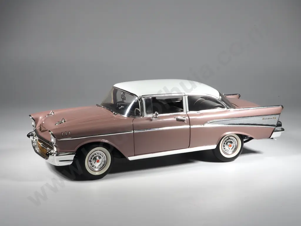 Die-Cast Model Car 1:18 1957 Chevrolet Bel Air Image 1++