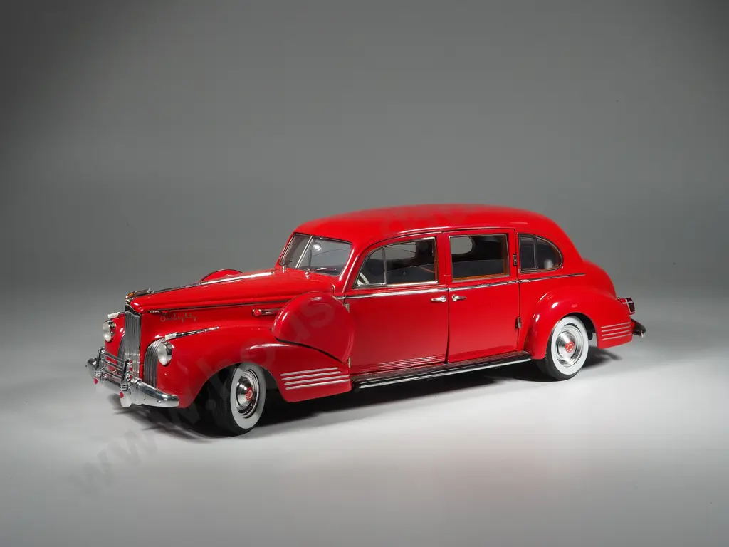Signature Model Car 1:18 1941 Packard Lebaron Image 1++