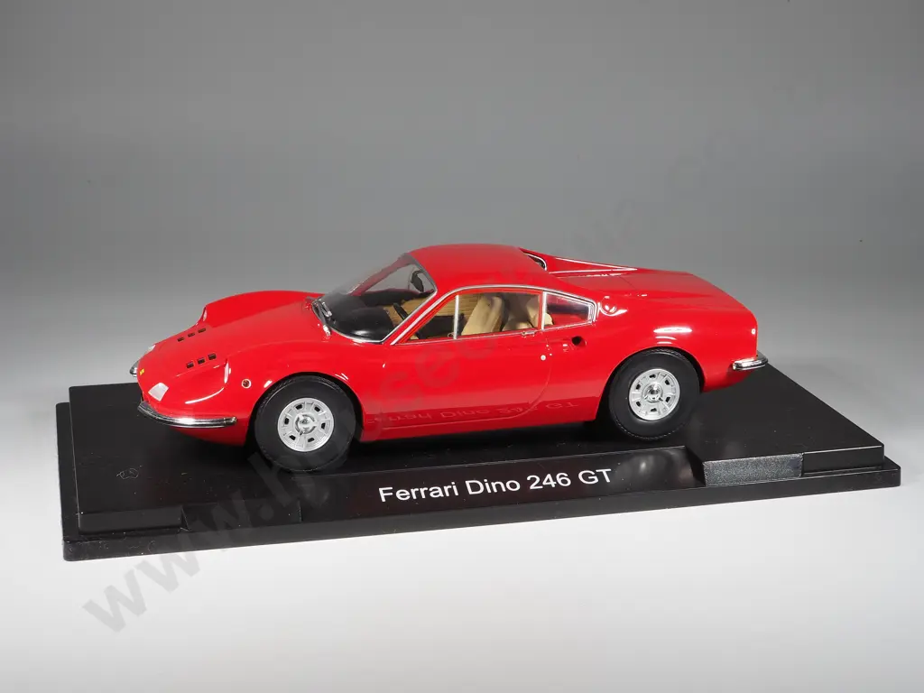 Autoart Model Car 1:18 Ferrari Dino 246 GT - With Perspex Case Image 1++