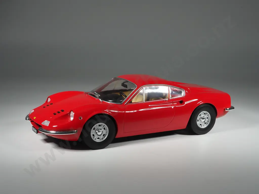 Autoart Model Car 1:18 Ferrari Dino 246 GT - With Perspex Case Image 1++