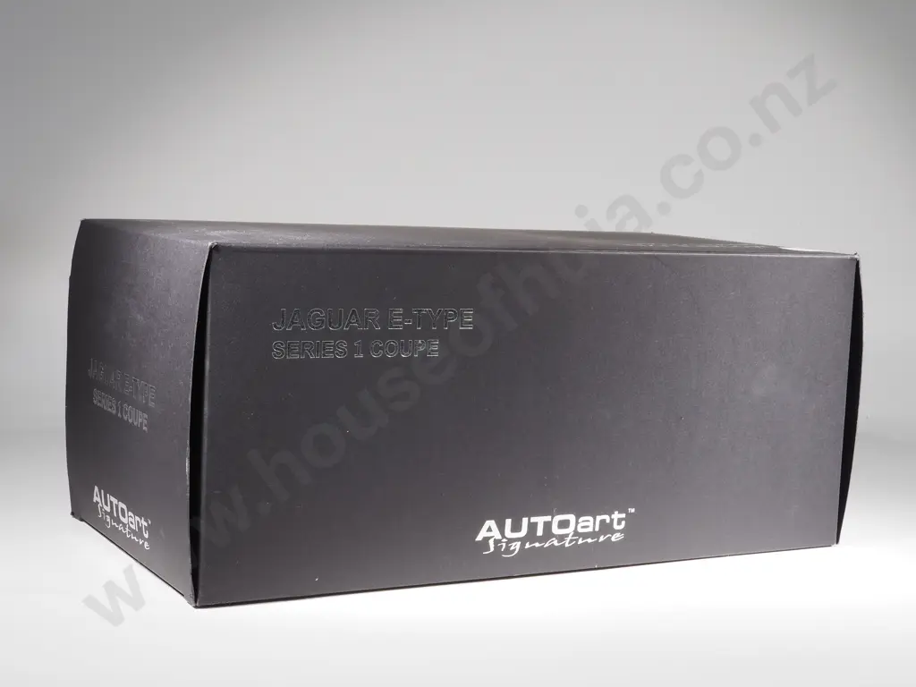 Autoart Model Car 1:18 Jaguar E-Type Series 1 Coupe - With Box Image 1++