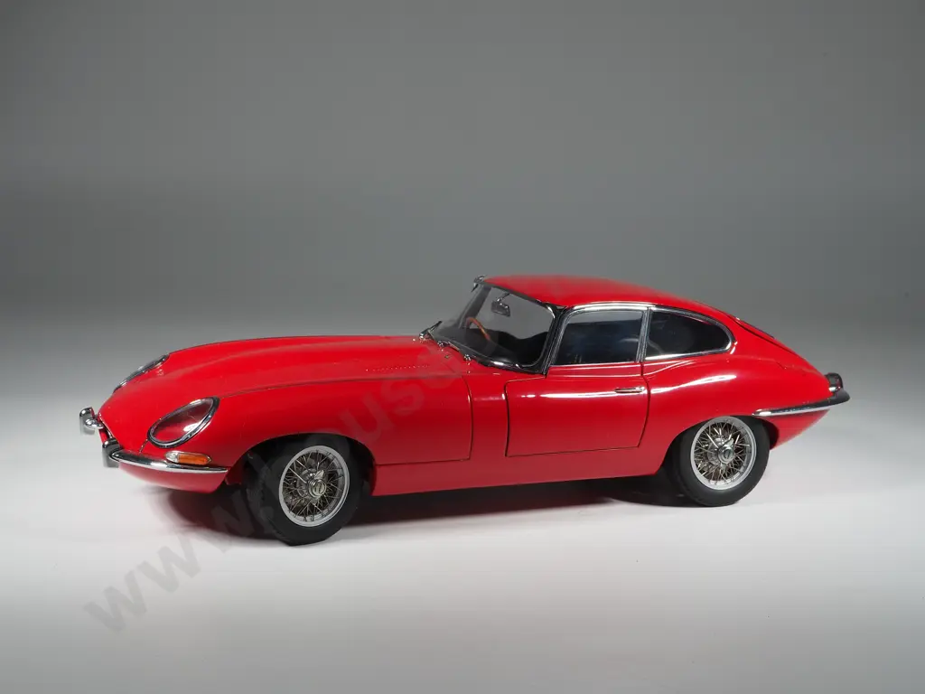 Autoart Model Car 1:18 Jaguar E-Type Series 1 Coupe - With Box Image 1++