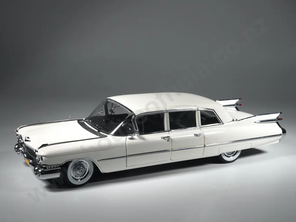 Precision Sunset Coach Model Car 1:18 1959 Cadillac Limousine - With Box Image 1++