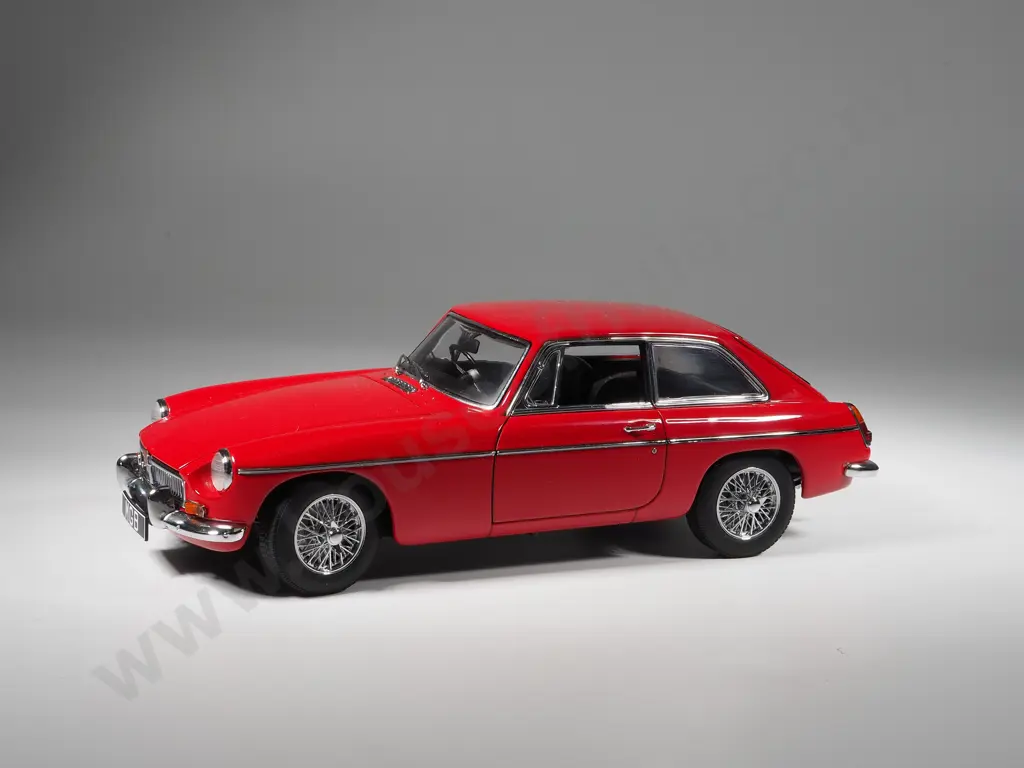 Autoart Model Car 1:18 MGB GT Coupe MK II - With Box Image 1++