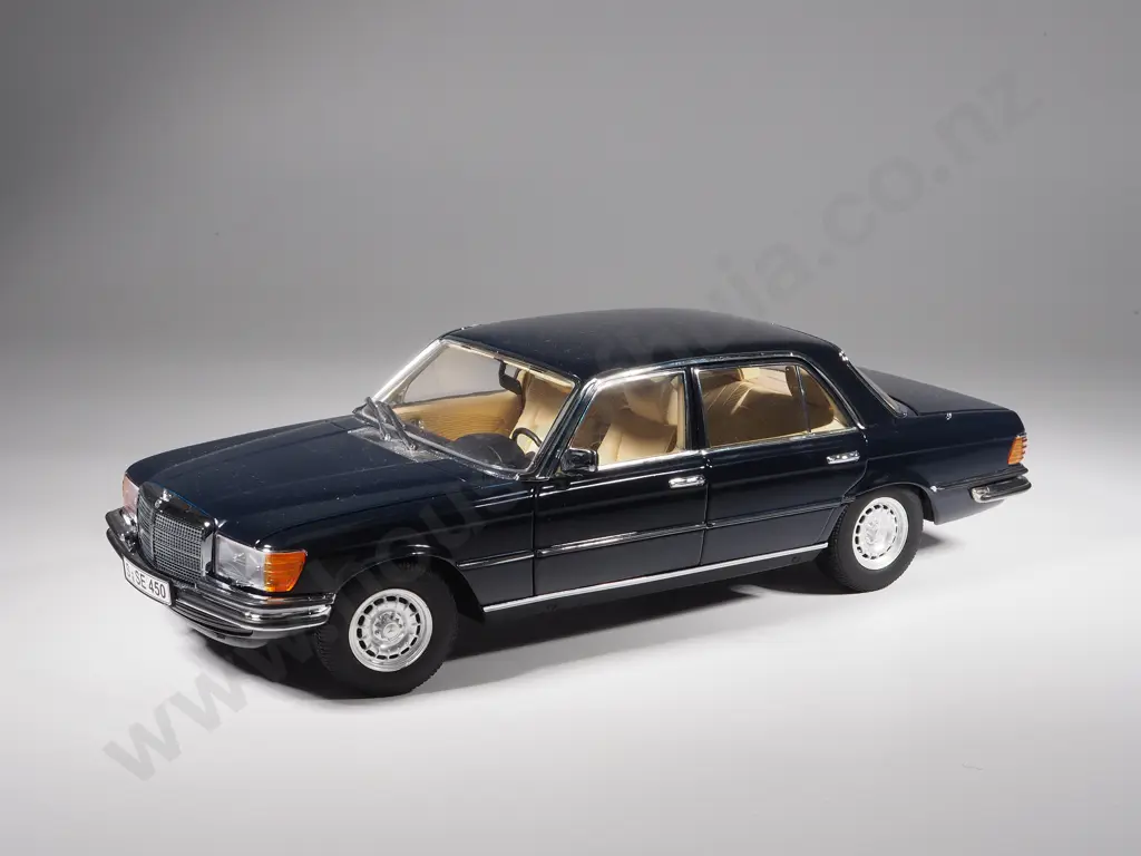 Revell Model Car 1:18 Mercedes 450SEL Image 1++