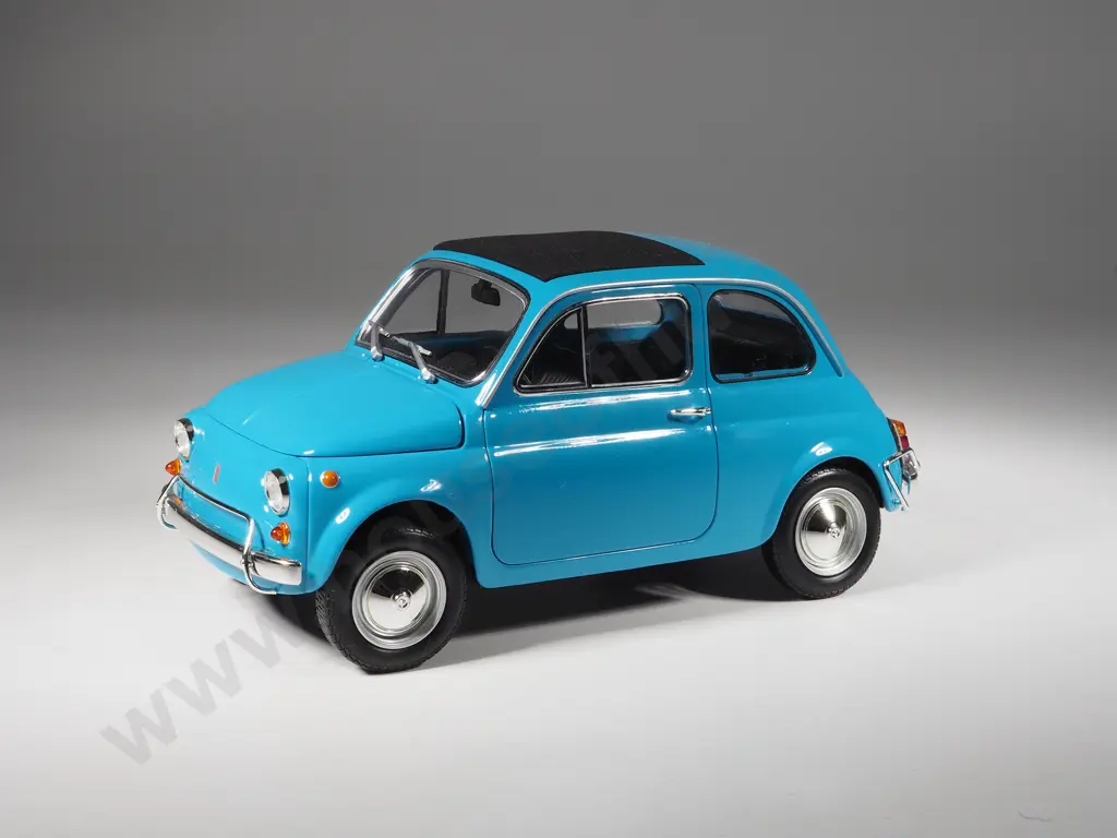 Minichamps Model Car 1:18 Fiat 500L Image 1++
