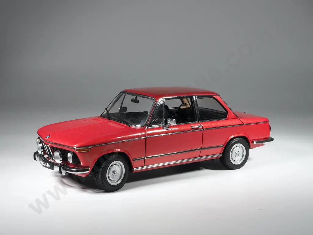 Autoart Model Car 1:18 BMW 2002 L - With Box Image 1++