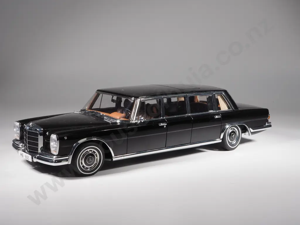 Autoart Model Car 1:18 Mercedes 600 - With Box Image 1++