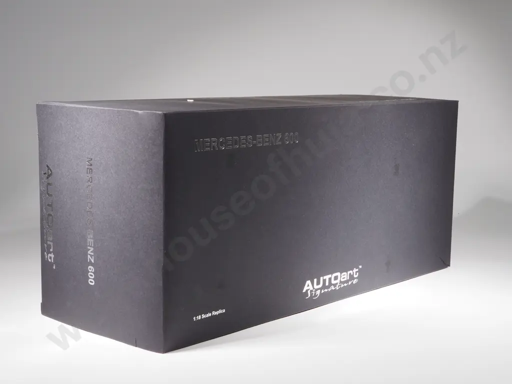 Autoart Model Car 1:18 Mercedes 600 - With Box Image 1++