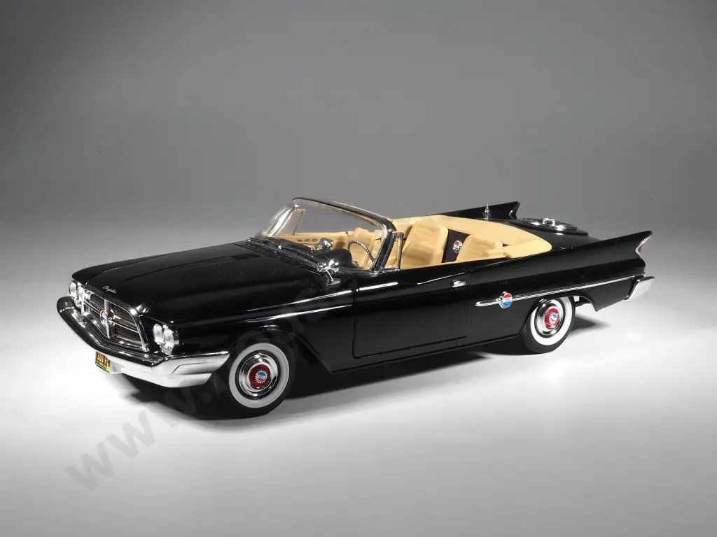 Road Signature Model Car 1:18 1960 Chrysler 300F Image 1++