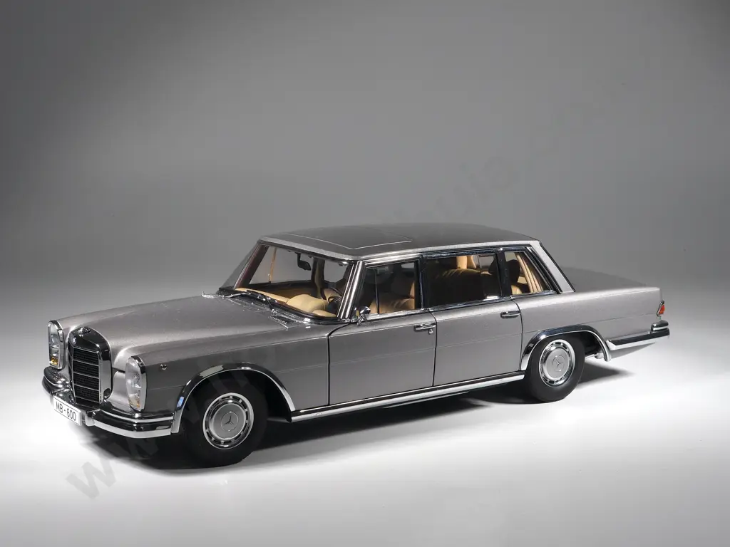 Autoart Model Car 1:18 Mercedes 600 Pullman- With Box Image 1++