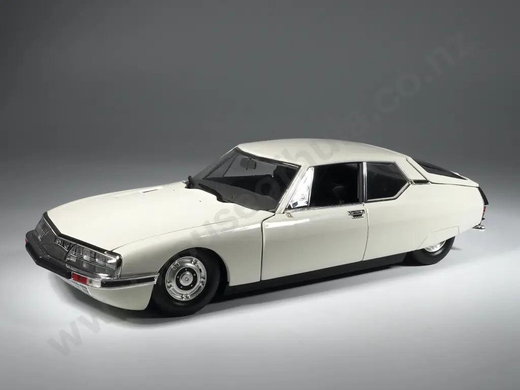 Norev Model Car 1:18 Citroën SM Image 1++