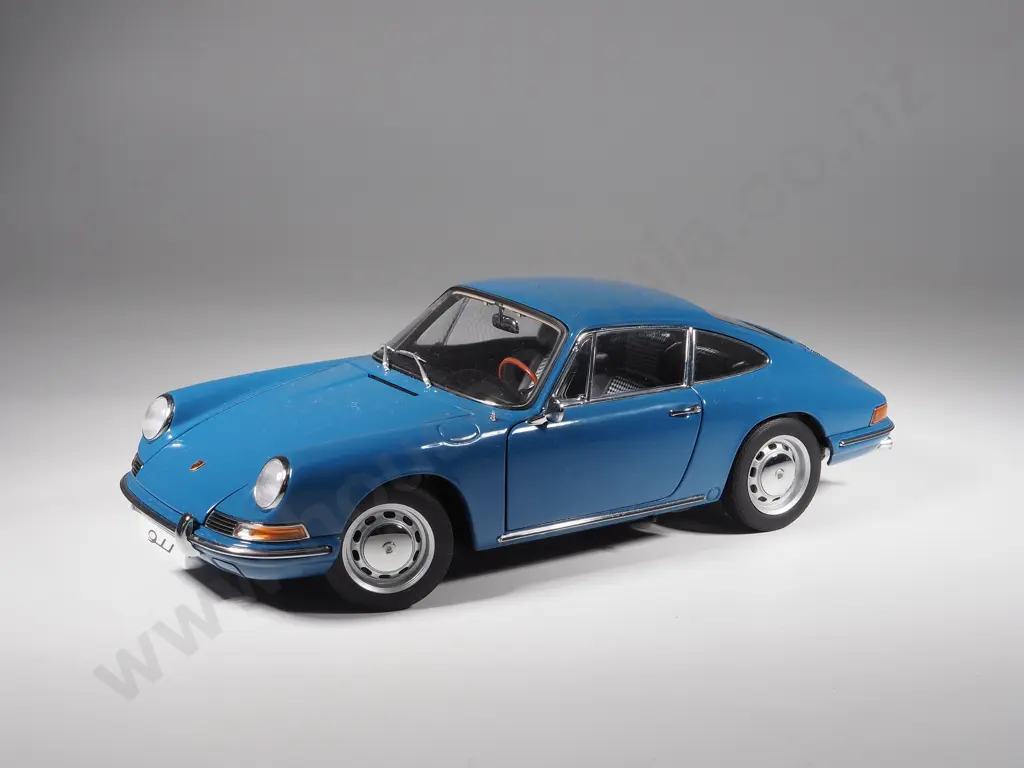 Autoart Model Car 1:18 Porsche 911 Image 1++