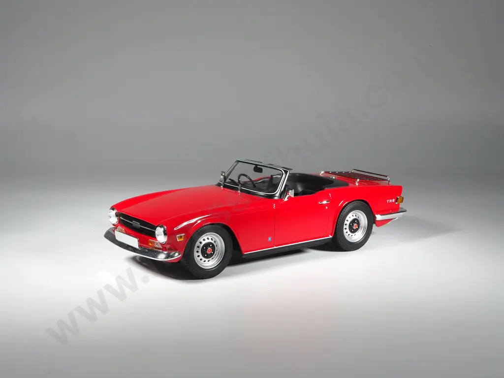 Minichamps Model Car 1:18 Triumph TR6 Image 1++