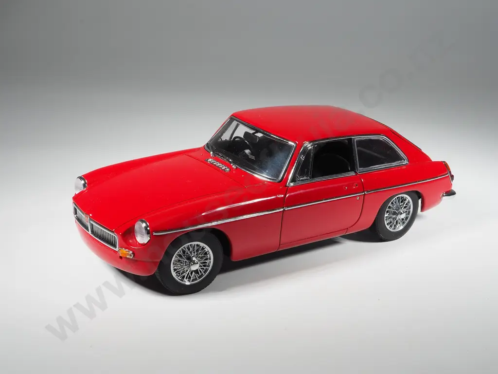 Autoart Model Car 1:18 MGB MK II Coupe Image 1++