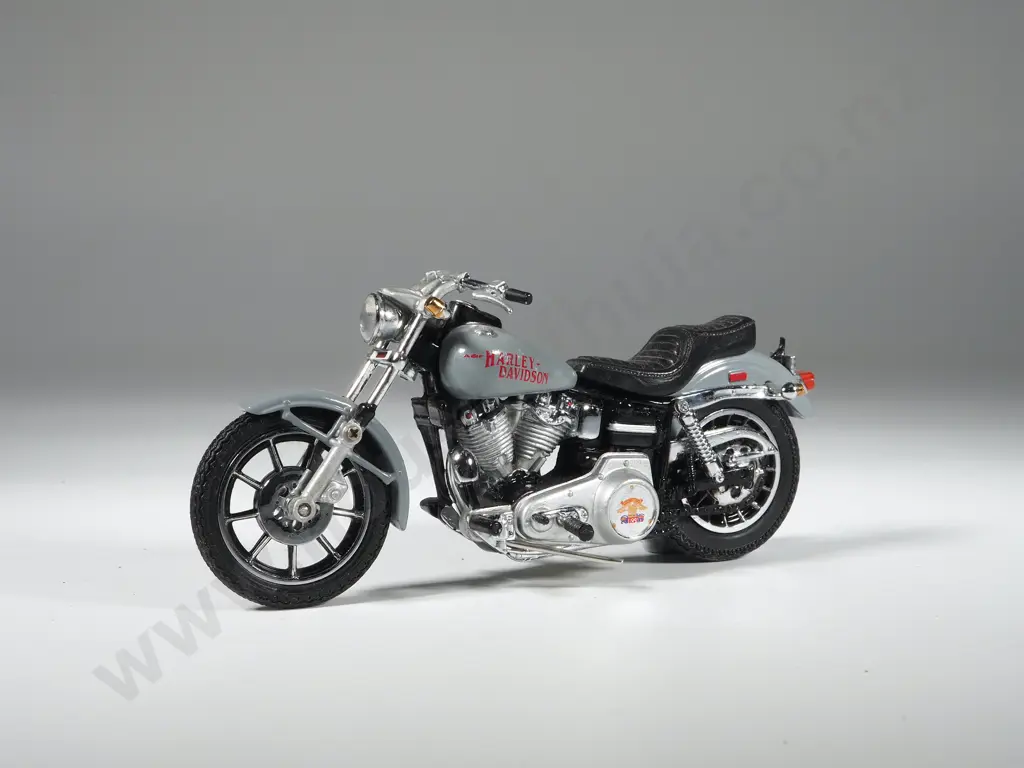 Franklin Mint Precision Models: The 1977 Harley-Davidson Low Rider Image 1++