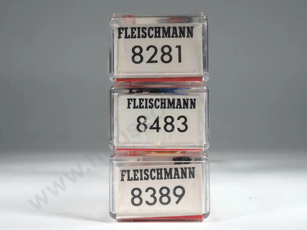 Three Fleischmann Piccolo Wagons 8281 8483 8389 Image 1++
