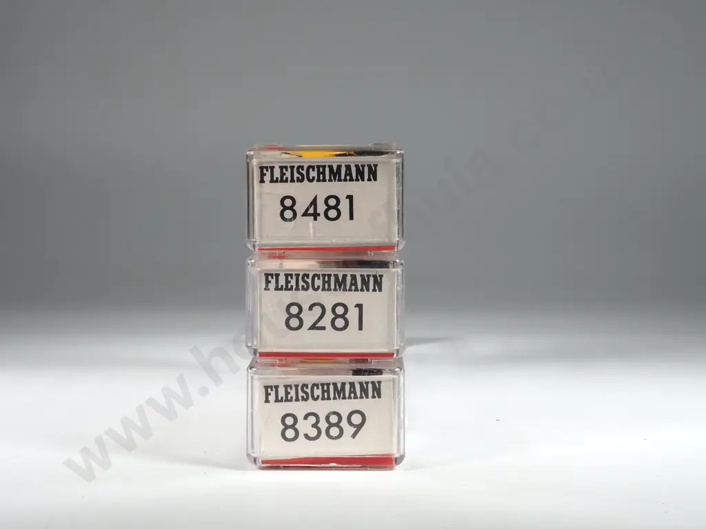 Three Fleischmann Piccolo Wagons 8281 8481 8389 Image 1++