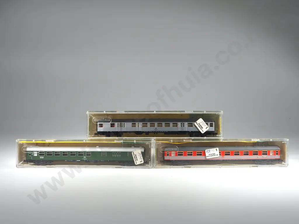 Three Minitrix Carriages 3040 3078 3073 Image 1++