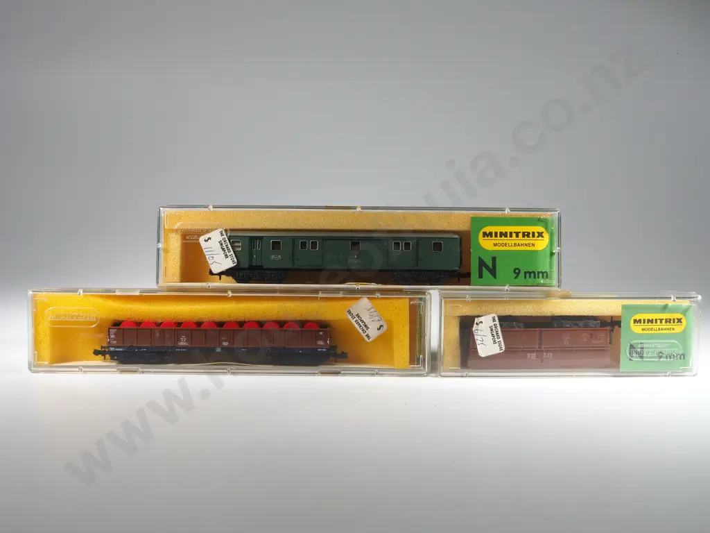 Three Minitrix Carriages 3027 3521 3258 Image 1++