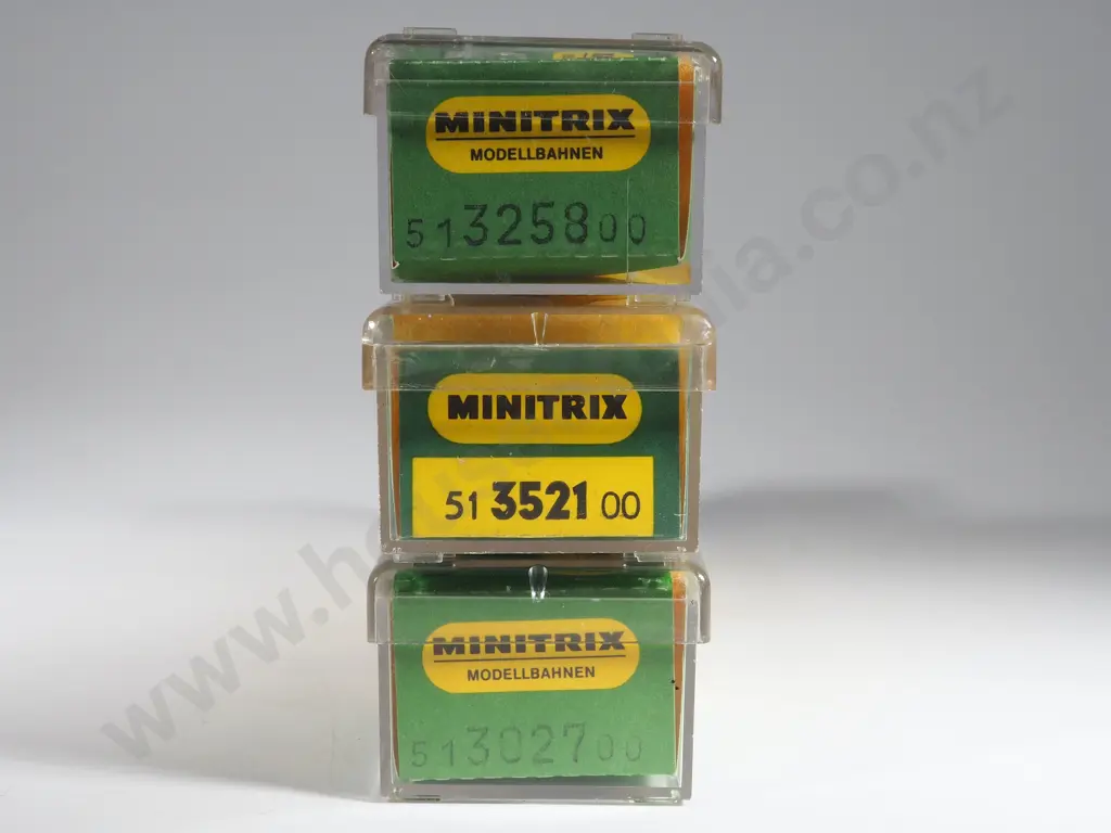 Three Minitrix Carriages 3027 3521 3258 Image 1++