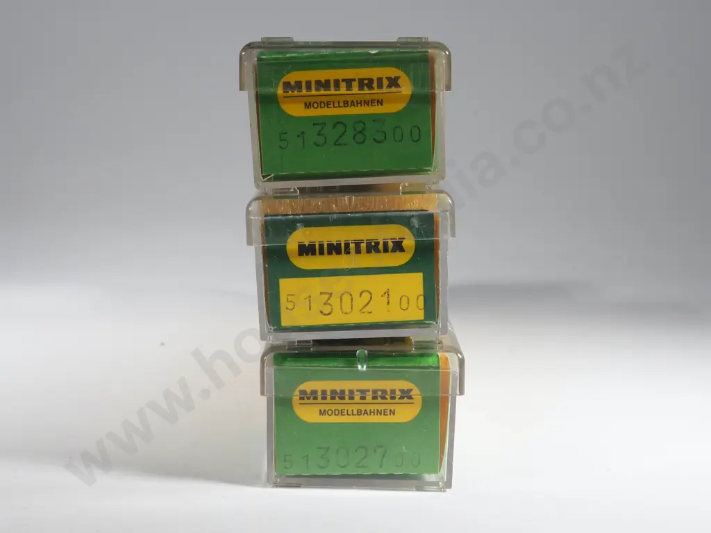 Three Minitrix Carriages 3283 3027 3021 Image 1++