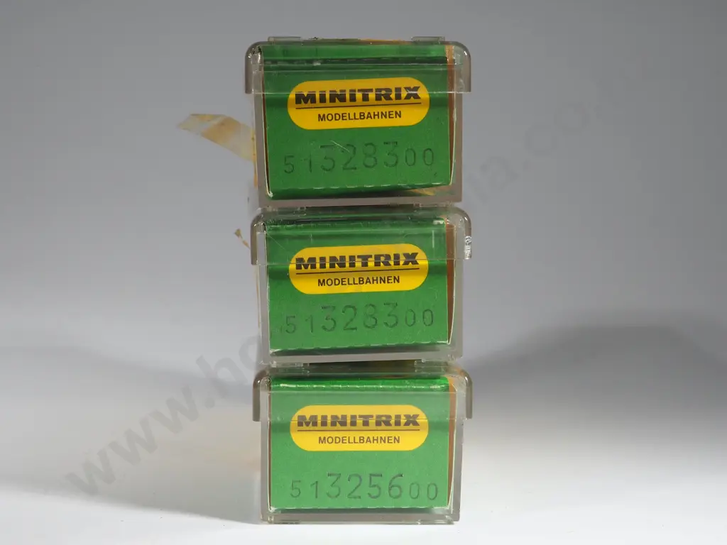 Three Minitrix Carriages 3283 3256 3283 Image 1++