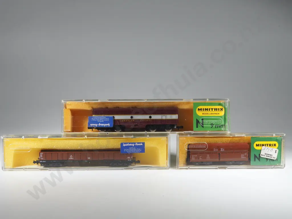 Three Minitrix Carriages 3505 3287 2975 Image 1++