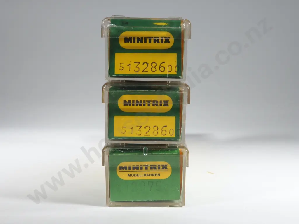 Three Minitrix Carriages 3286 3286 2975 Image 1++
