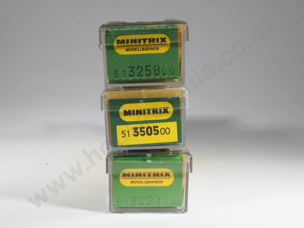 Three Minitrix Carriages 3258 3027 3505 Image 1++