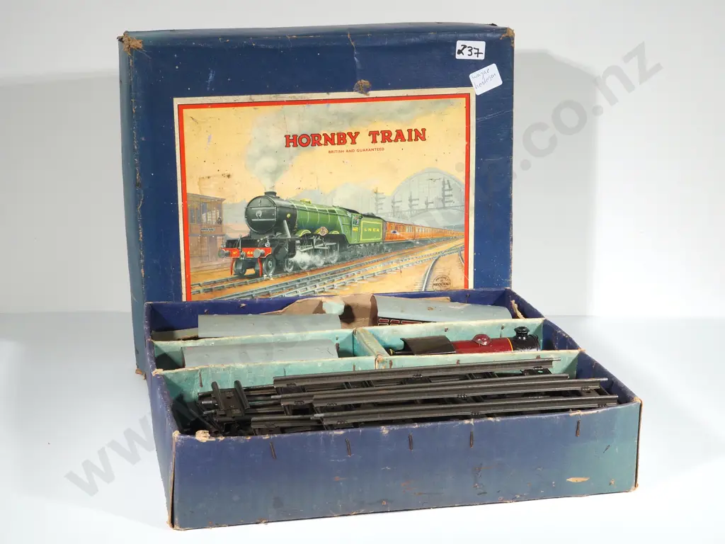Vintage Hornby O 101 Tank Passenger Set: Produced 1947-1954 Image 1++