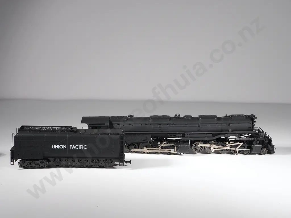 Rivarossi 00 Big Boy Locomotive And Tender #4003 4-8-8-4 Union Pacific Image 1++