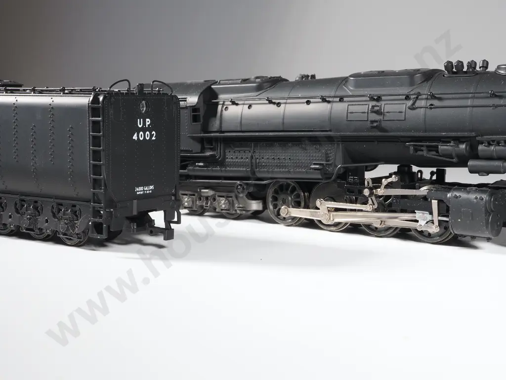 Rivarossi 00 Big Boy Locomotive And Tender #4003 4-8-8-4 Union Pacific Image 1++