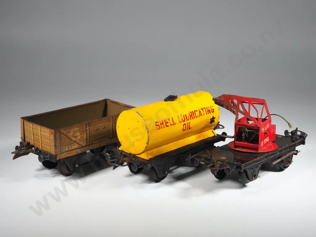 Three Vintage Tin-Plate Hornby Railway Wagons Image 1++
