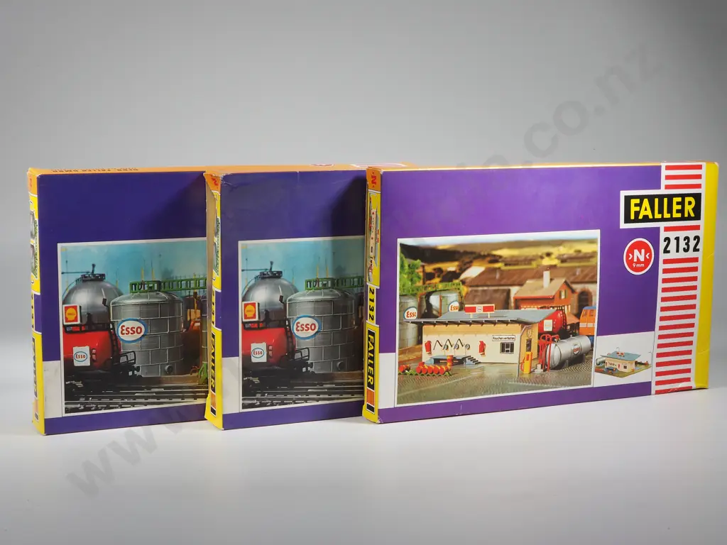 Faller 2132 Loading Dock and 2131 Storage Tanks x 2 Image 1++
