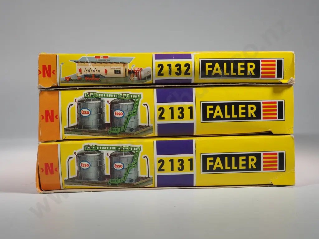 Faller 2132 Loading Dock and 2131 Storage Tanks x 2 Image 1++
