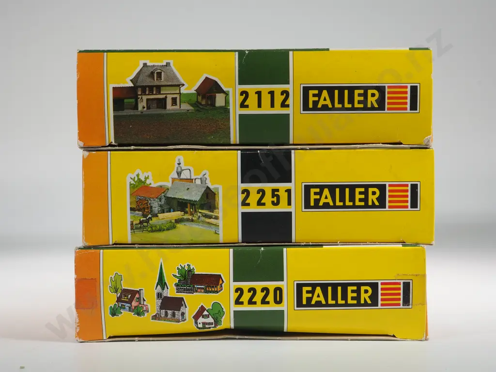Faller 2251, 2220 and 2112. Village and Farm Buildings Image 1++