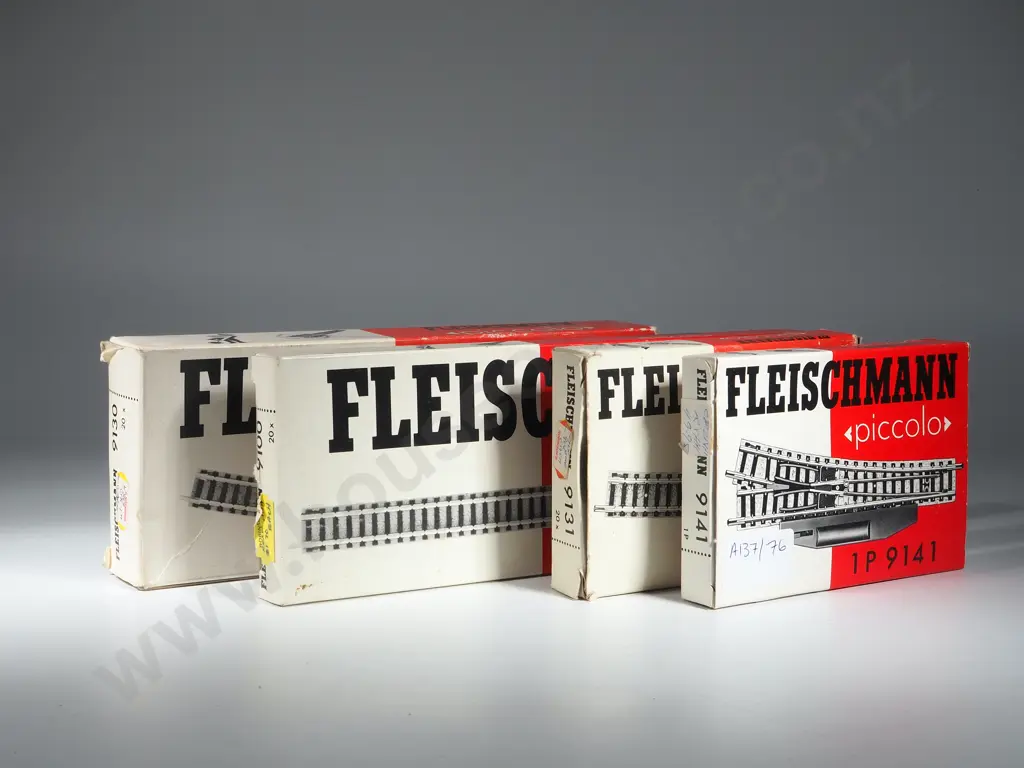 Two Boxes Fleishmann Piccolo Tracks 9100, 9130 9131  & One Double Crossover Slip Nib 9141 Image 1++