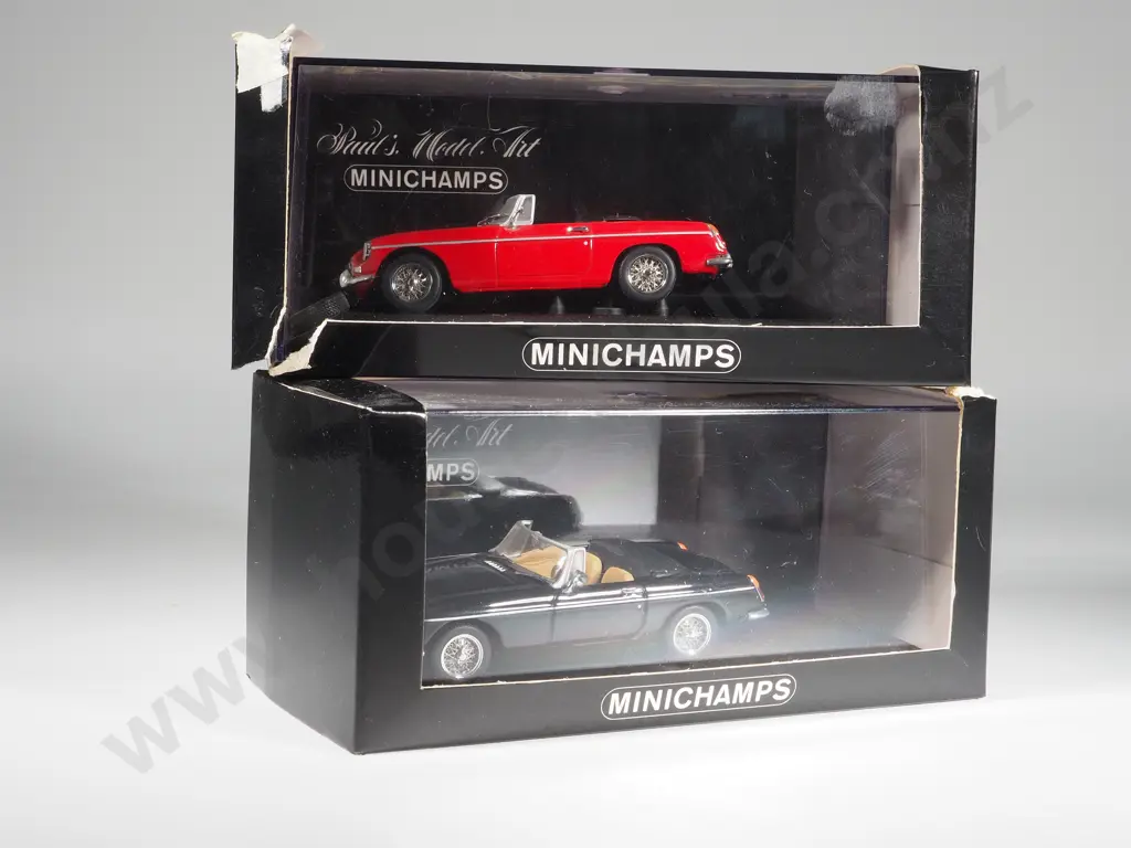 Two Minichamps 430  MG B Cabriolet 1962-69 131030 & 131032 Image 1++