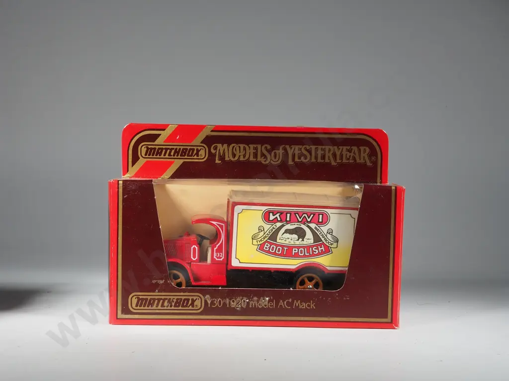 Five Boxed Matchbox Models of Yesteryear: Two Y-23 / Y-28 / Two Y-30 Image 1++
