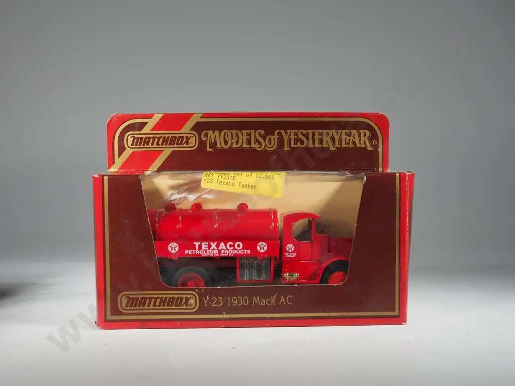 Five Boxed Matchbox Models of Yesteryear: Two Y-23 / Y-28 / Two Y-30 Image 1++
