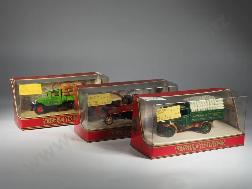 Three Boxed Matchbox Models of Yesteryear: Y-27 / Y-32/ Y62 Image 1++