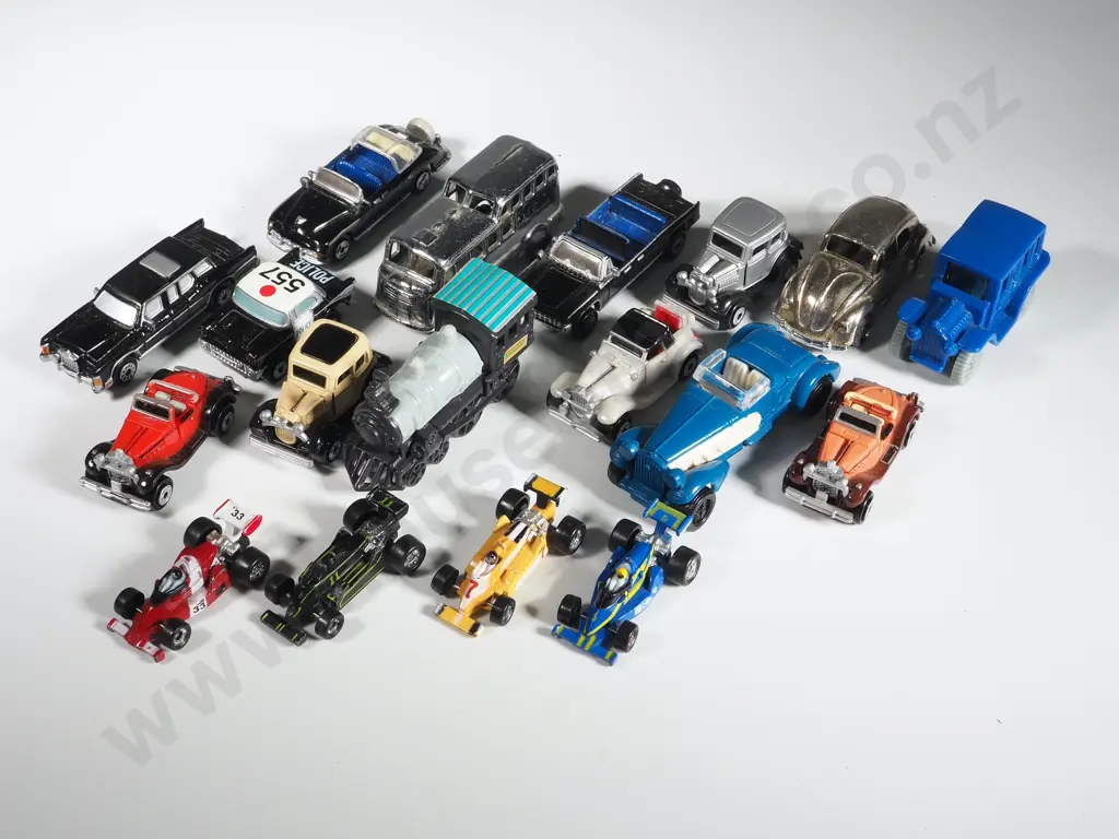 Assorted lot of Vintage Toy Cars  Image 1++