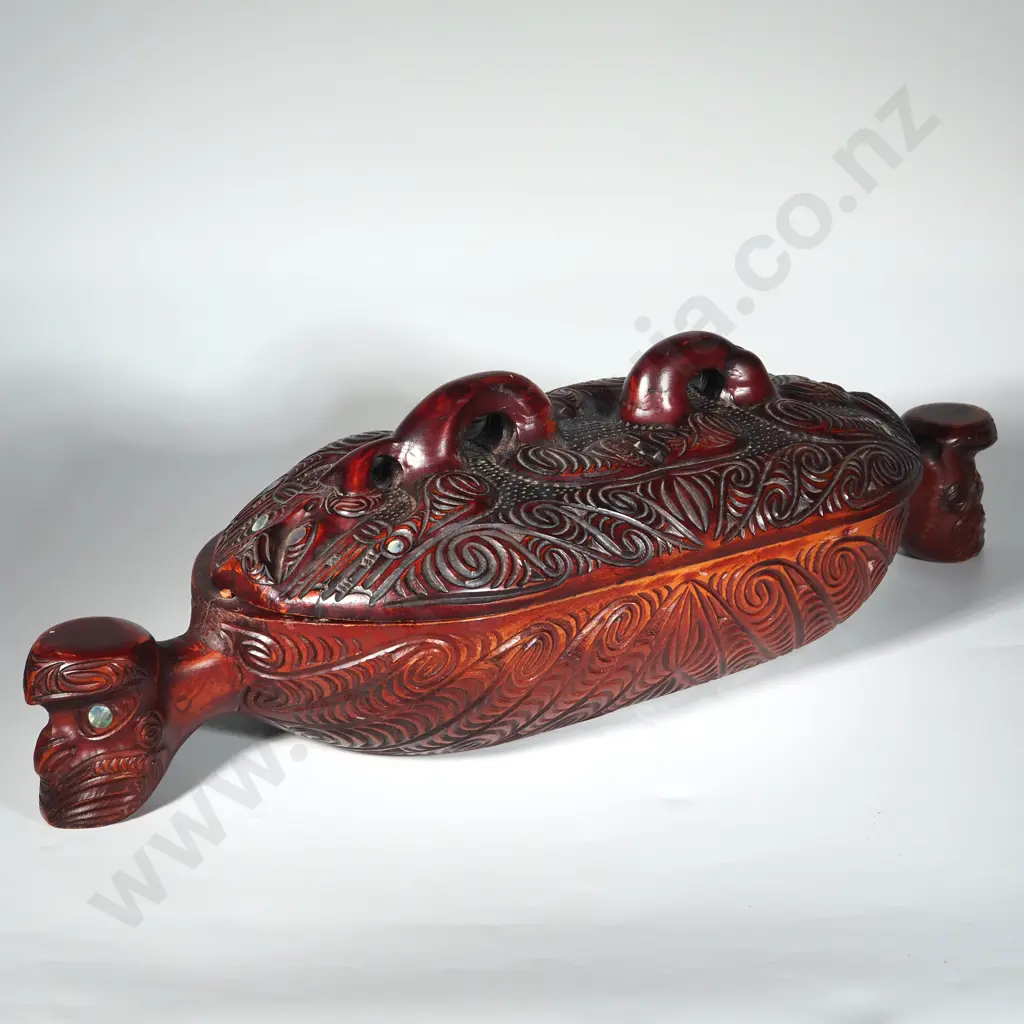 Large Folk Art Carved Wakahuia  Image 1++
