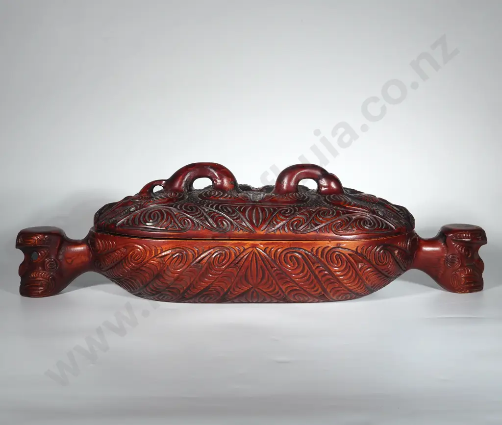 Large Folk Art Carved Wakahuia  Image 1++